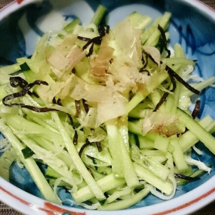 きゅうりと塩昆布とさきイカの和え物